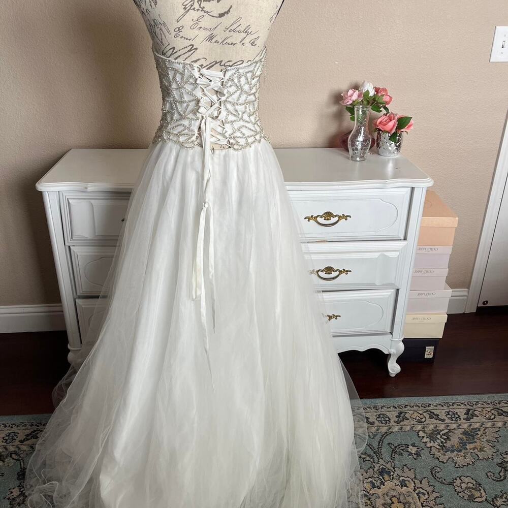 Stunning white and silver beaded gown - Picture 8 of 8